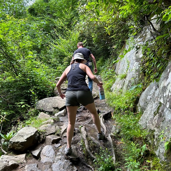 Meet your Posher, Adrienne - Picture 3 of 7